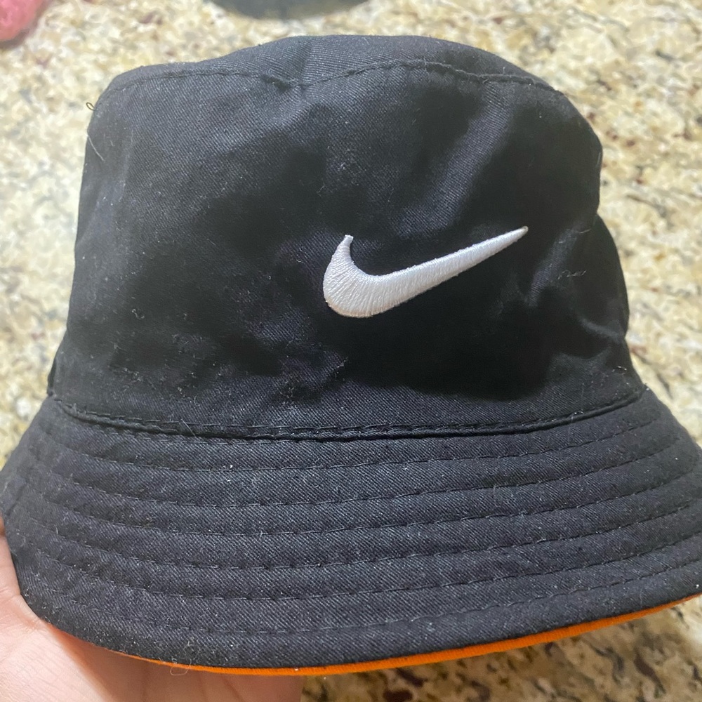 reverse nike bucket hat